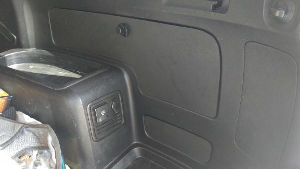 Rear storage hatch 2