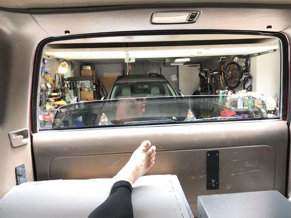 Rear window switch w/ continuous power