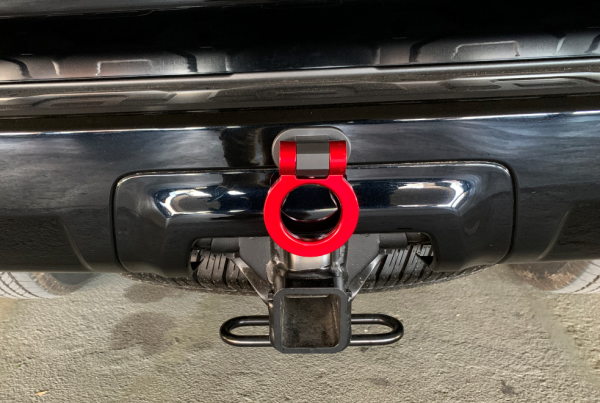 Red Tow Hook for recovering JEEPs
Photo: 11/22/2019 © KazuriSana