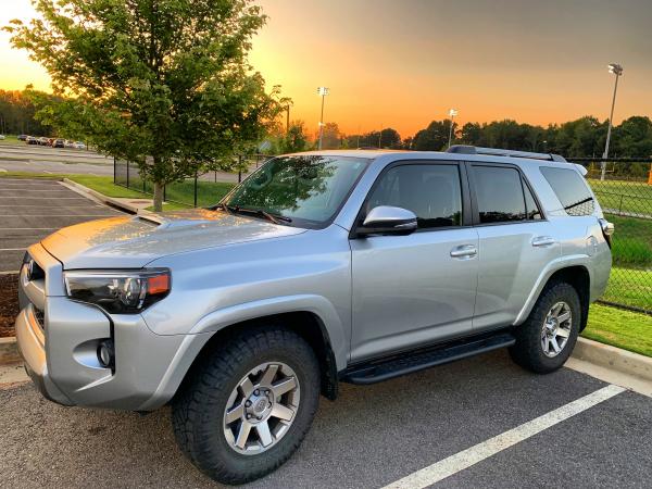 Ridge Grapplers and Shrockworks Rock Sliders with dimpled tread plates