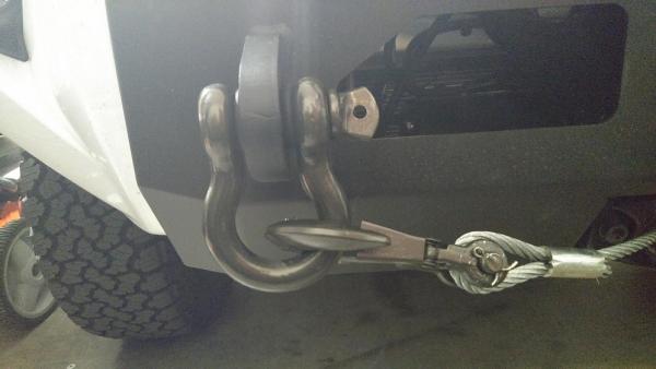 Right shackle and tow hook