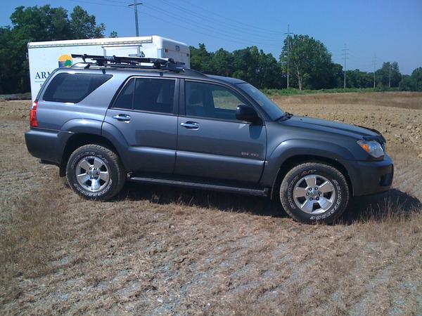 sad this is the only dirt on the tires photo i have