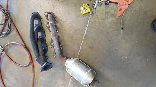 Shorty headers for a Tundra
