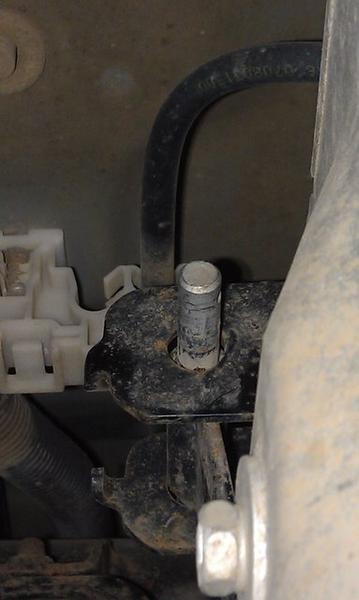 Shot of spacing with the pin. No washer was in place and the cotter pin looked as though it was about to come free.