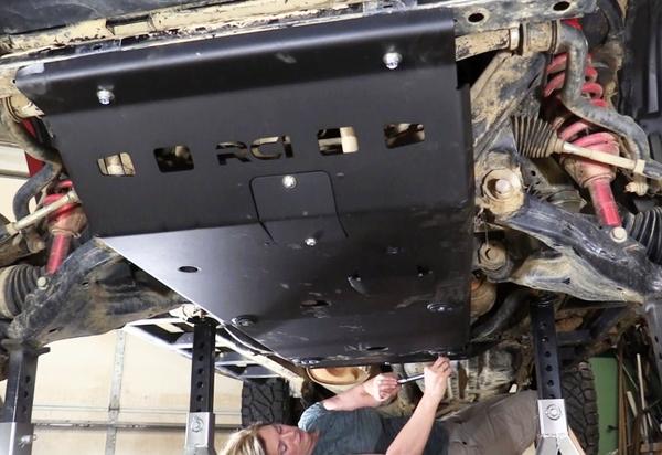 Skid plates from RCI Offroad got installed!