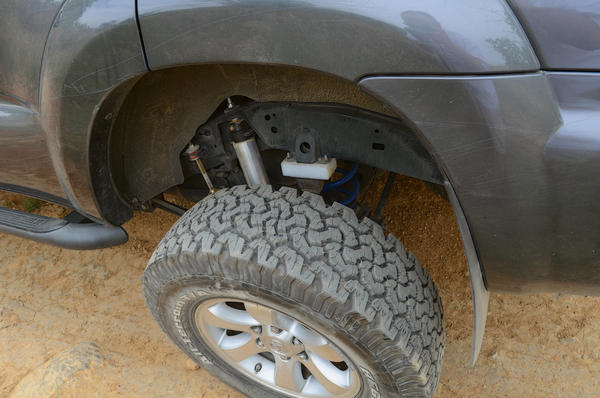 SkyJacker sway bar endlink, rear OW 2.5 shock, and All-Pro 3.5 rear spring (painted blue)