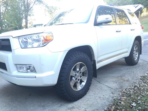 Spacers off, BFG KO2s on. 275/70/17 on stock SR5 wheels. Roof rack is next.