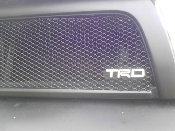 Statoshi grill with flush mounted mesh and TRD emblem