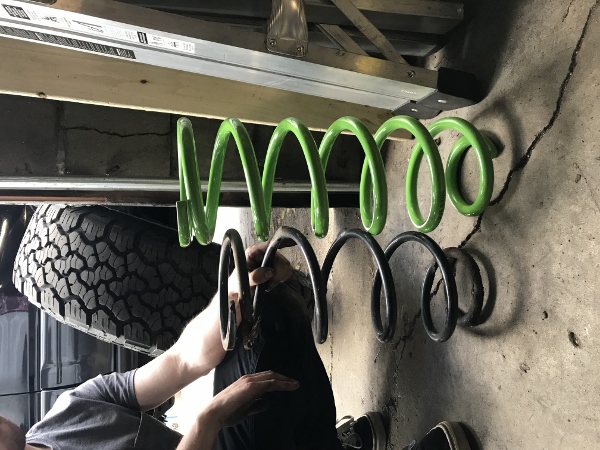 Stock rear springs VS Ironman 4X4 rear 3" "performance Plus" 440-880 lb springs: TOY069B