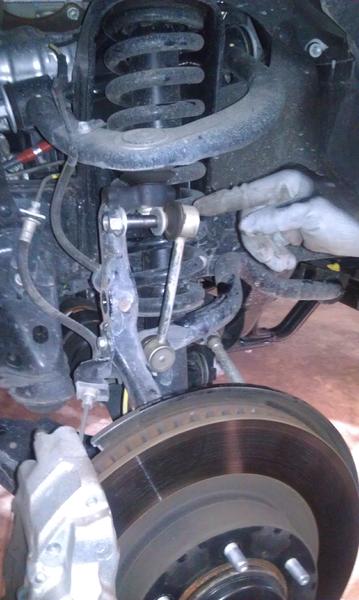 Swaybar end link detatched