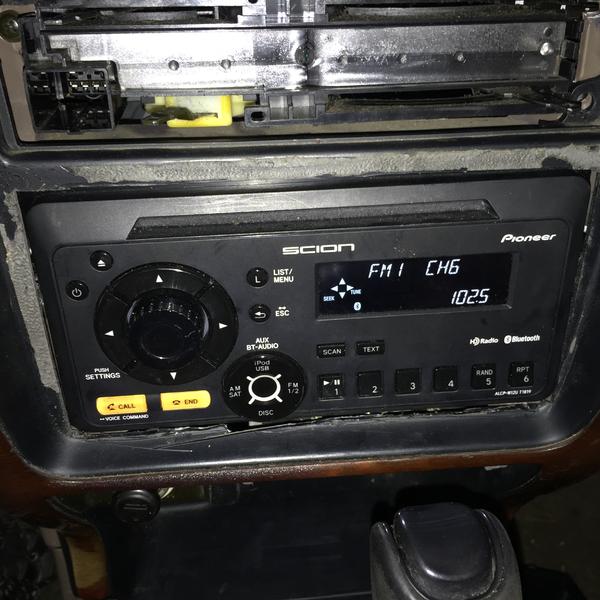 T1819 radio ruff in