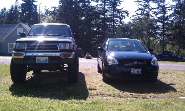T4R next to my girlfriend's hyundai