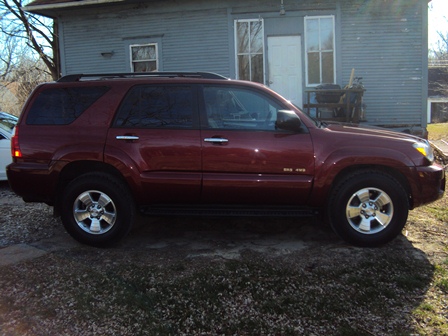 T4R pic with my 17"  Sport rims and new Yoko Geo ATS 265-70-17    2" level kit next week........