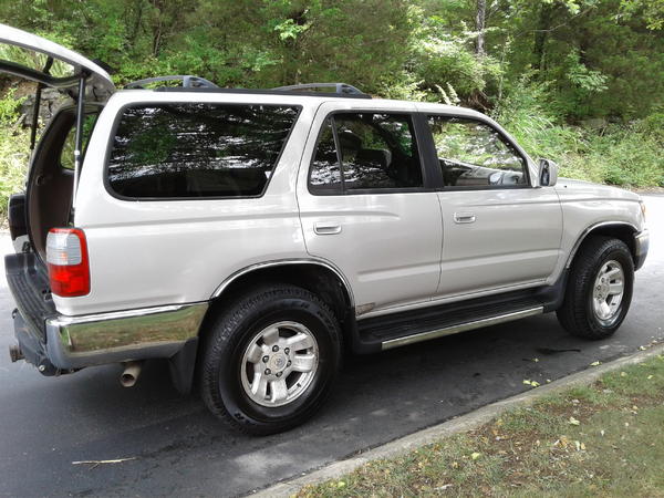 The better side (no damage to front right side)