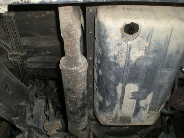 The bolts on the drivers' side on the tranny pan. They were all 10mm head socket. The drain plug on the pan is 14mm. The driveshaft for the front diff