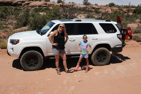 the girls posing for a pic on the way to Gemini bridges