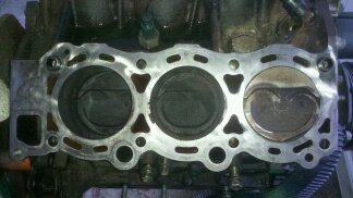 this is the passenger head but again sure looks to me like the head gasket was blown as clean as that one piston is but toyota "said" it wasnt