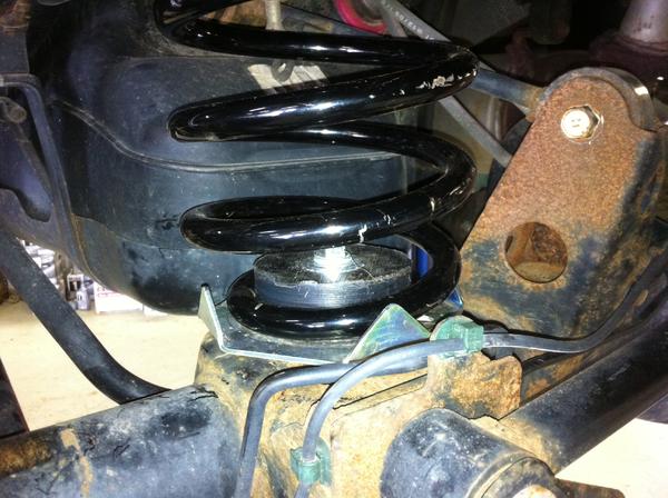 This is the rear spring sitting on the bottom plate from the GX470 kit.  Notice that the base of the 4runner spring is smaller than that of the GX470 