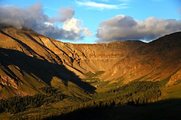 This was the view of Horseshoe Mountain and the valley immediately across from us. This was taken out of the front door of our yurt.

7 days, and we s