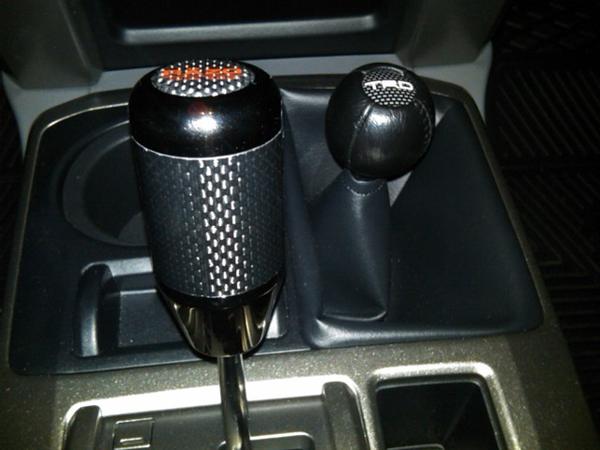 TRD leather transfer case shifter
Razo 400g carbon fiber shift knob