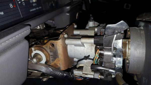 upper steering column, opposite ignition switch