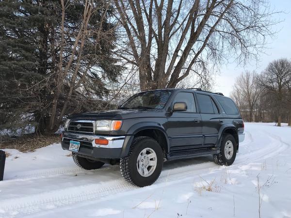Vadnais Heights, MN

First week of ownership- documenting completely stock state.

Stock split spokes that came on the truck with 265/70/16 Michelin L