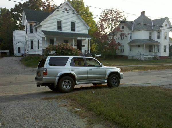 you like my black rims? oh wait thats brake dust;)