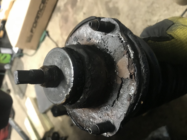 doctorpopcorn-albums--05-v8-sport-lift-and-xreas-replacement-picture60179-top-rust-welded-top-hat-taking-good-amount-paint.jpg