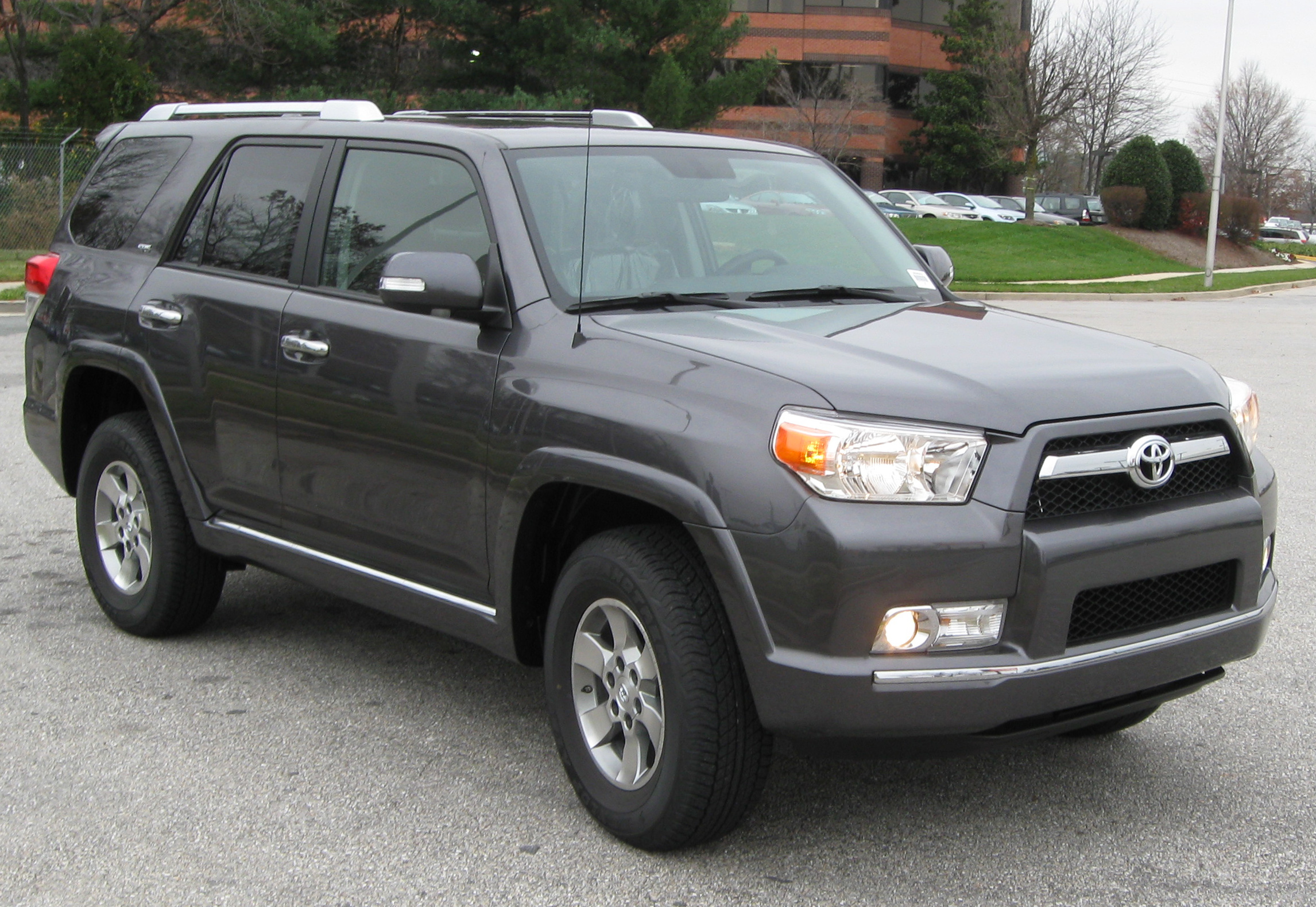 2010_Toyota_4Runner_SR5_--_11-23-2009.jpg