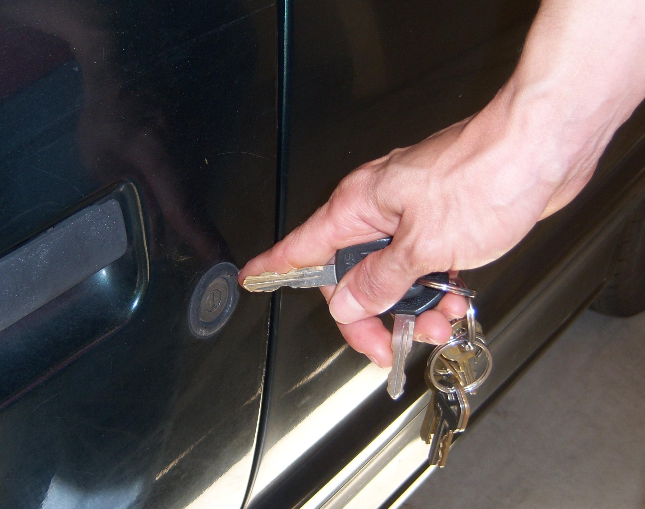 Putting-key-in-car-door.jpg