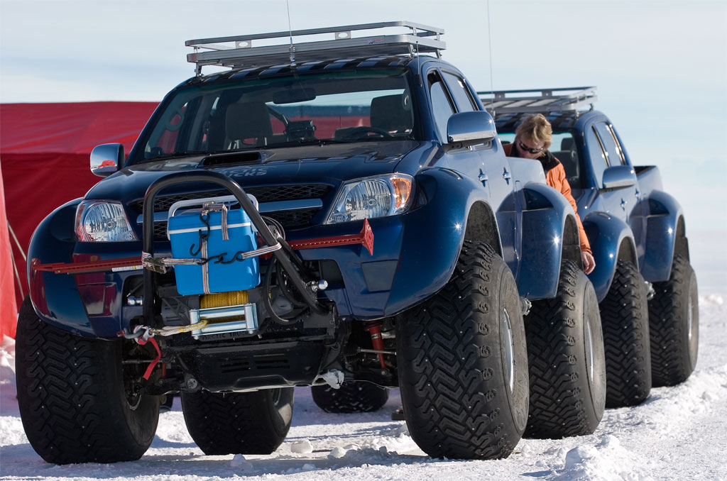 Toyota-Hilux-South-Pole-1.jpg
