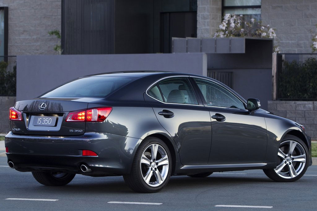 2011-Lexus-IS350-gray-Rear-Profile.jpg