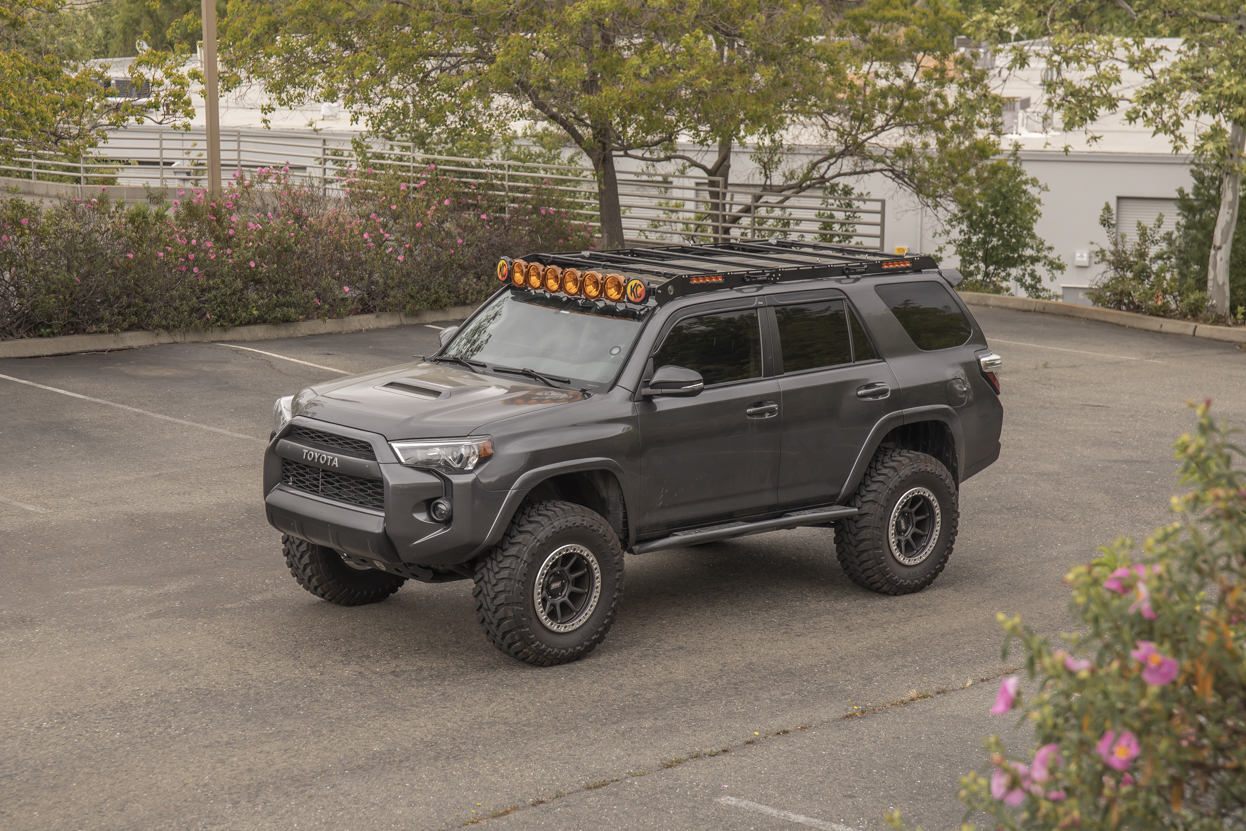 jade_rrw_wheels_gunmetal_on_grey_03.jpg