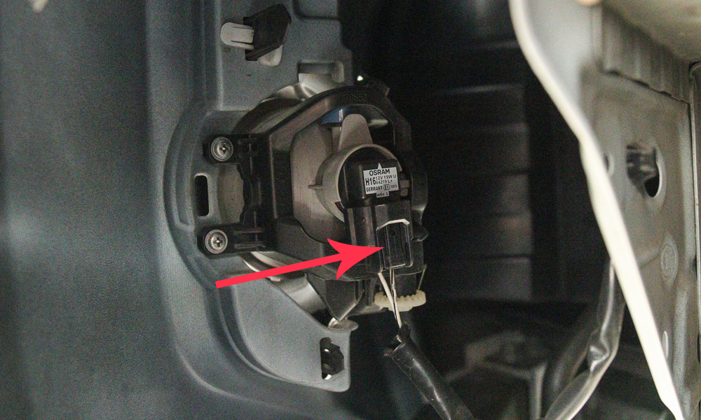 led_fog_lights_h16_bulb_install_4runner_06.jpg