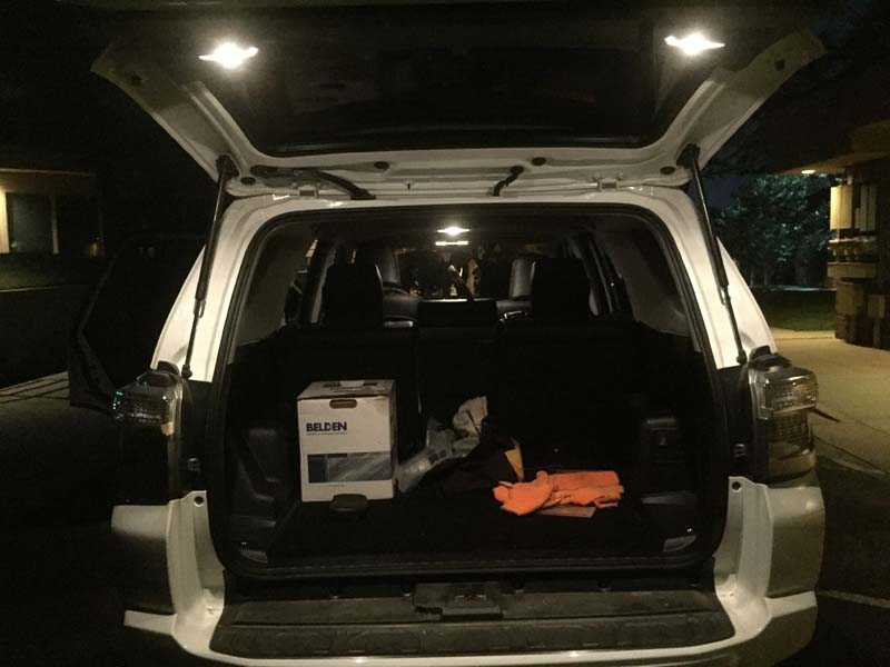 20180814_TrunkLight_Before.jpg